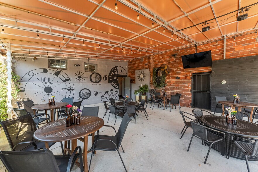 More Photos Of 1740-1744 N Main St, Jacksonville Storefront For Lease