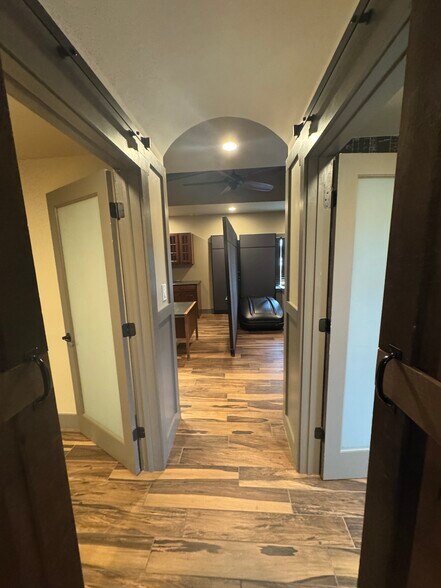 More Photos Of 1517 N Orange Blossom Trl, Orlando Office For Lease