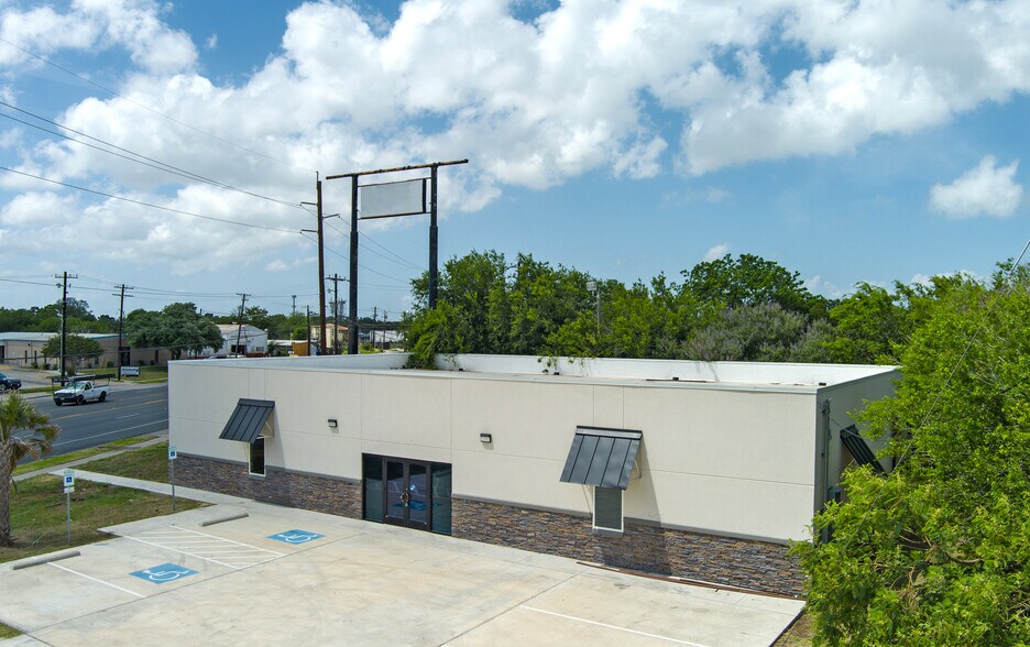 Primary Photo Of 3014 S Port Ave, Corpus Christi Restaurant For Sale