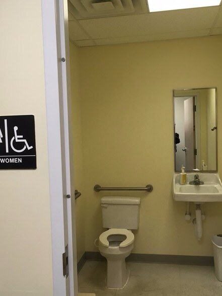 More Photos Of 508 Holly Hill Ln, Burlington Office Residential For Lease