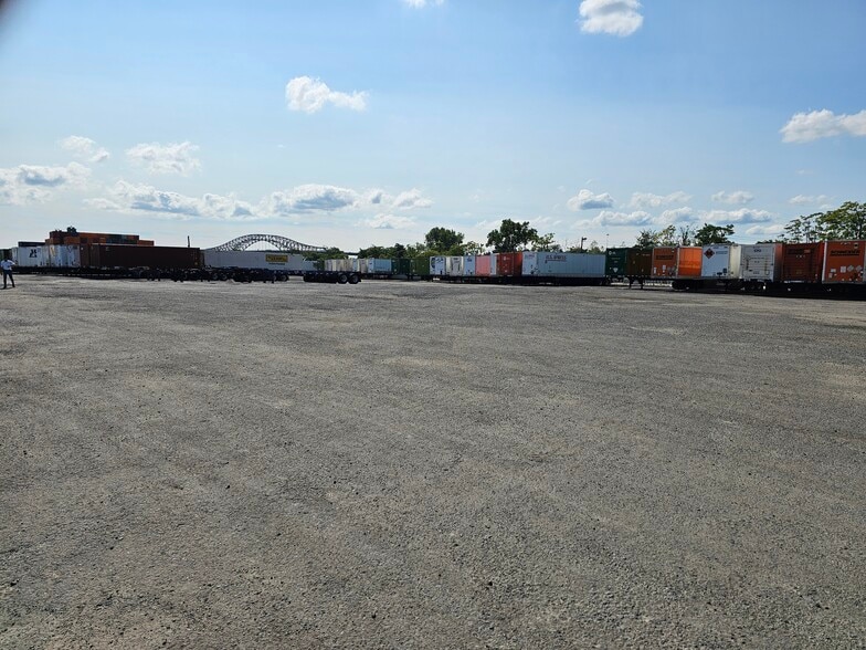 More Photos Of 921 Delancy St, Newark Land For Lease