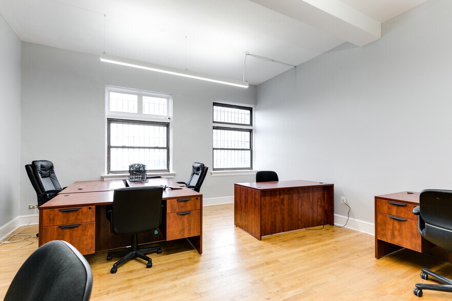 More Photos Of 424 E Grace St, Richmond Bank For Lease