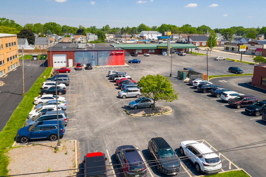 More Photos Of 5235 N Summit St, Toledo Storefront For Lease