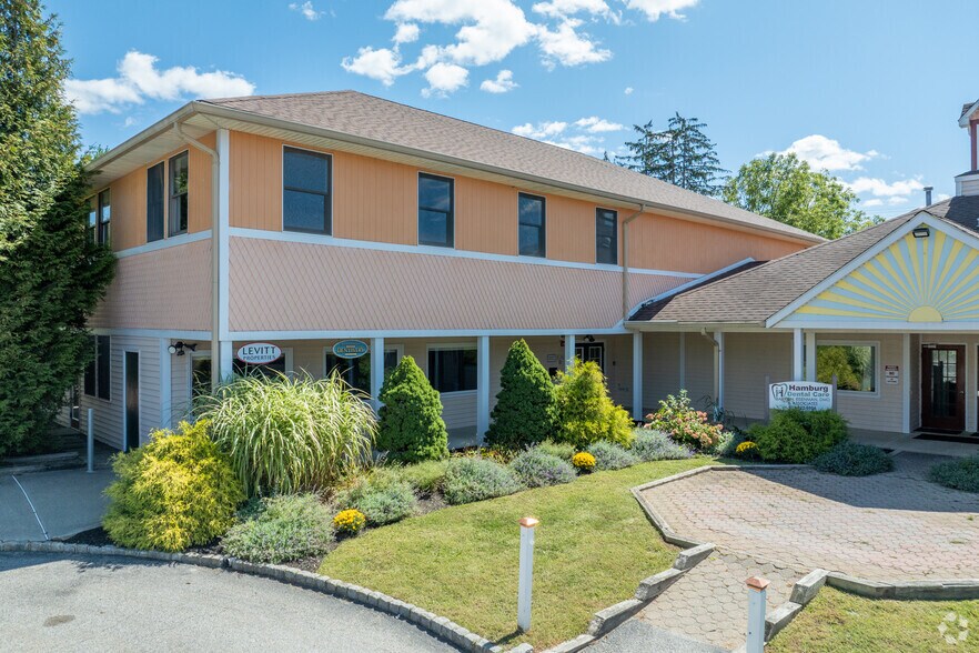 More Photos Of 100 Quarry Rd, Hamburg Medical For Lease