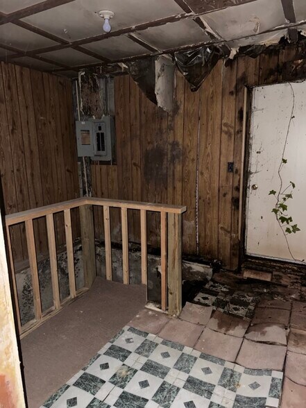 More Photos Of 111 N Walnut St, North Manchester General Retail For Sale