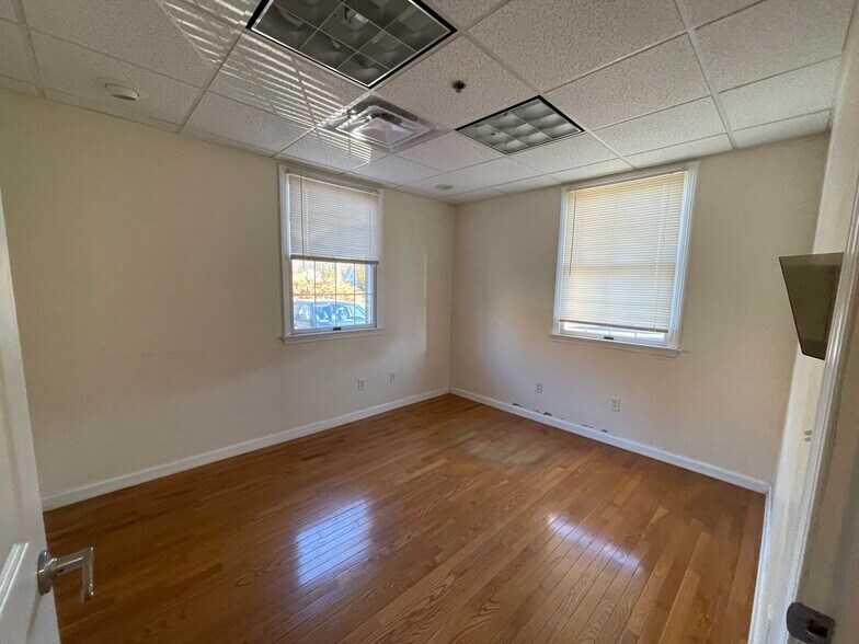 More Photos Of 344-350 Silas Deane Hwy, Wethersfield Medical For Lease