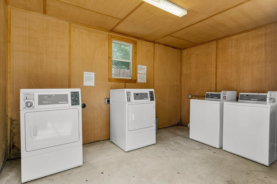 More Photos Of 872 Deer Wood Ln, Chipley Apartments For Sale