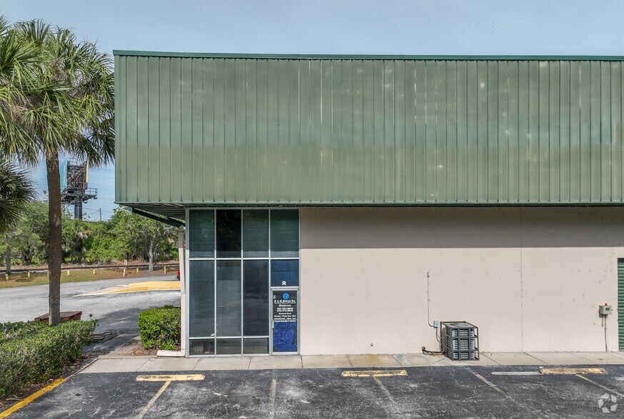 More Photos Of 3071 N Orange Blossom Trl, Orlando Warehouse For Lease