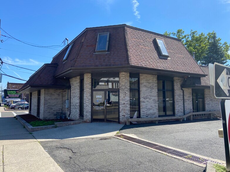 More Photos Of 253 S Washington Ave, Bergenfield Office For Lease