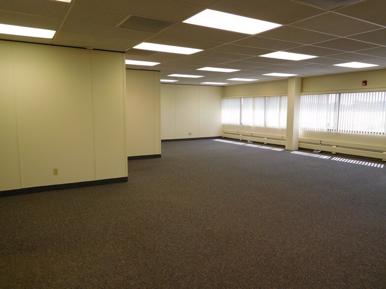 More Photos Of 4901 Towne Centre Rd, Saginaw Office For Sale