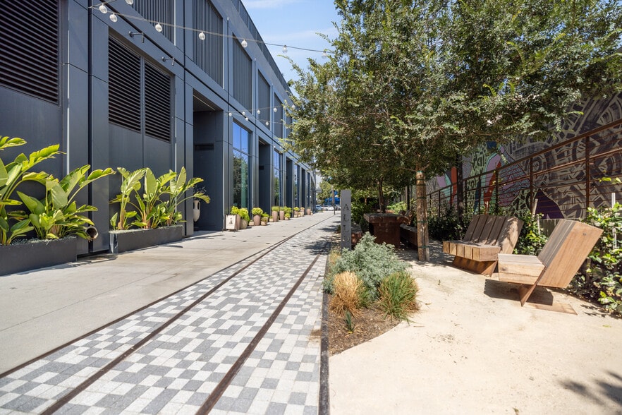 More Photos Of 525 S Santa Fe Ave, Los Angeles Apartments For Lease