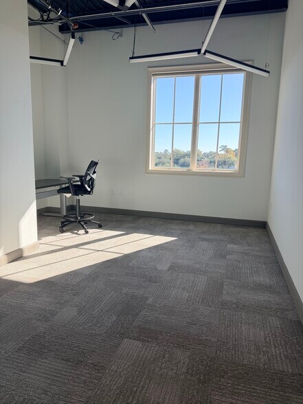 More Photos Of 320 Wingo Way, Mount Pleasant Loft Creative Space For Lease