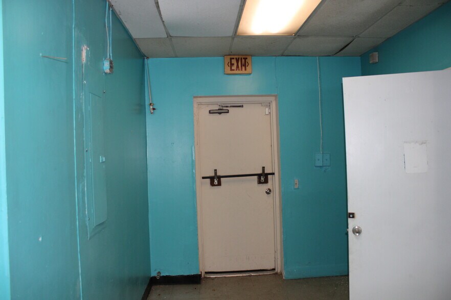 More Photos Of 6050 Moncrief Rd, Jacksonville Unknown For Lease