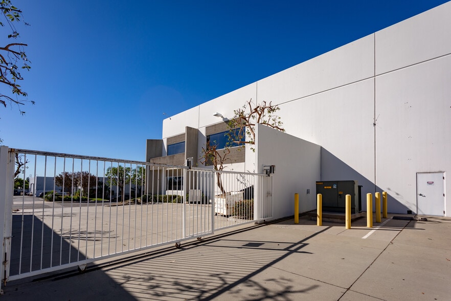 More Photos Of 10730 Bell Ct, Rancho Cucamonga Warehouse For Lease
