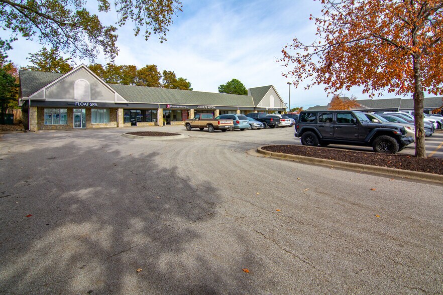 More Photos Of 11800-11922 W 119th St, Overland Park Unknown For Lease