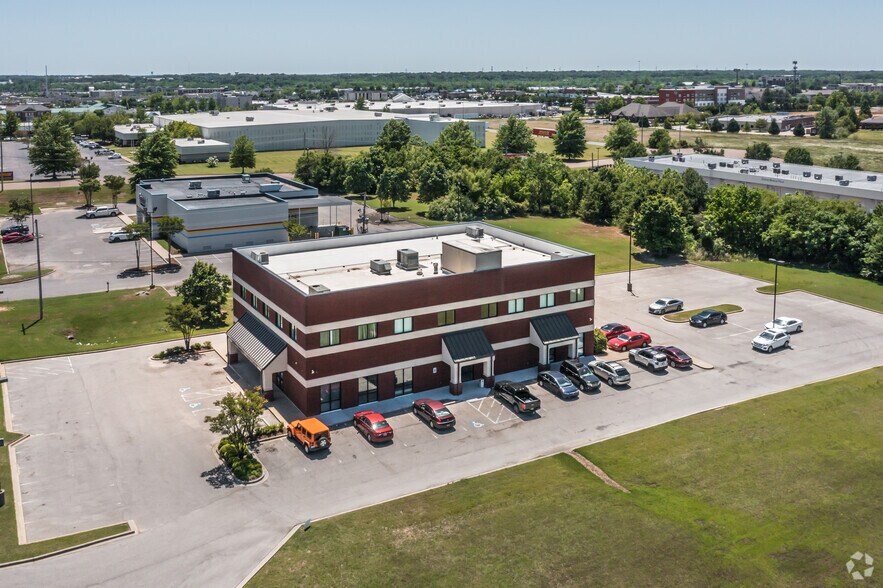 More Photos Of 7535 Airways Blvd, Southaven Office For Sale