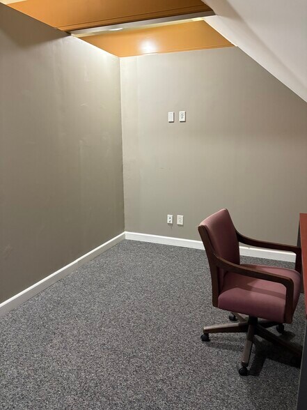 More Photos Of 700 Mobjack Pl, Newport News Office For Sale