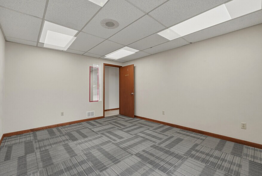 More Photos Of 3122 7th Ave, Charleston Office For Sale