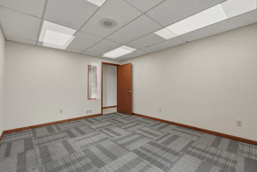 More Photos Of 3122 7th Ave, Charleston Office For Lease