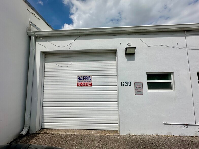 More Photos Of 630-672 NE 40th Ct, Oakland Park Warehouse For Lease
