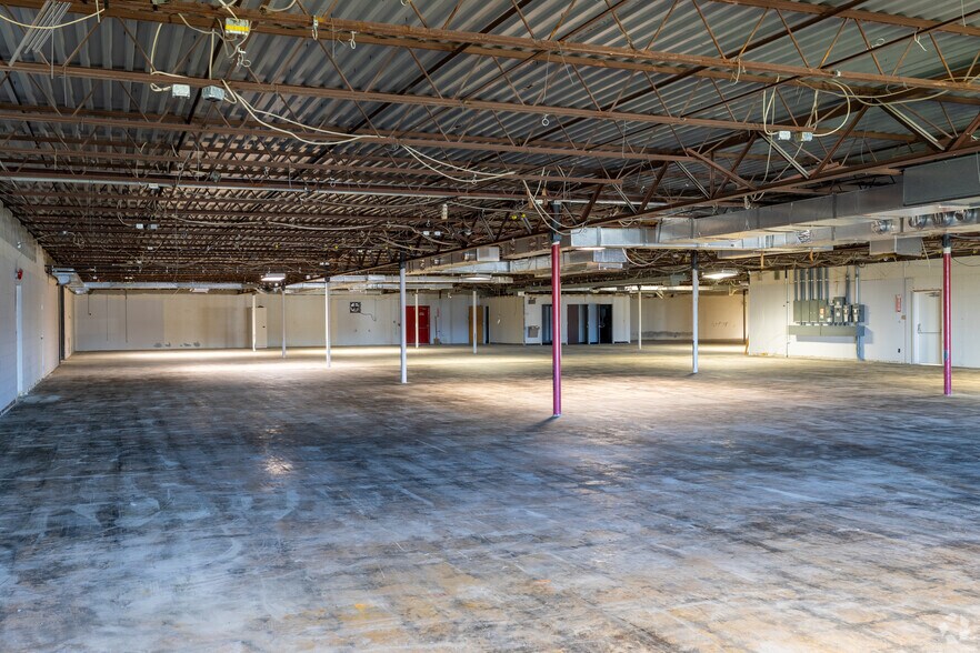 More Photos Of 20 Willow Springs Cir, York Warehouse For Sale