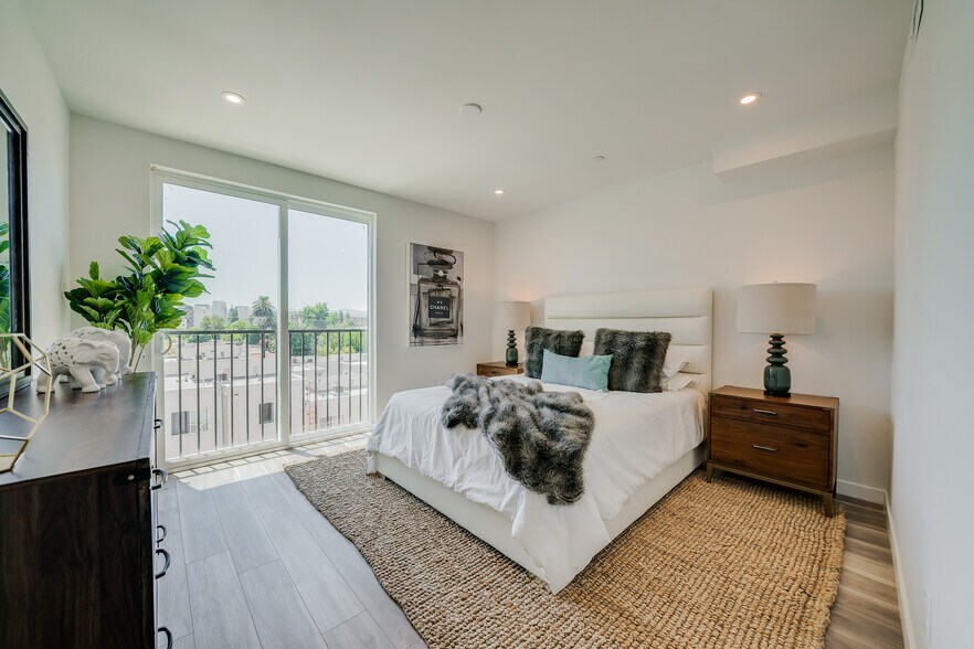 More Photos Of 7018 Alabama Ave, Canoga Park Apartments For Sale