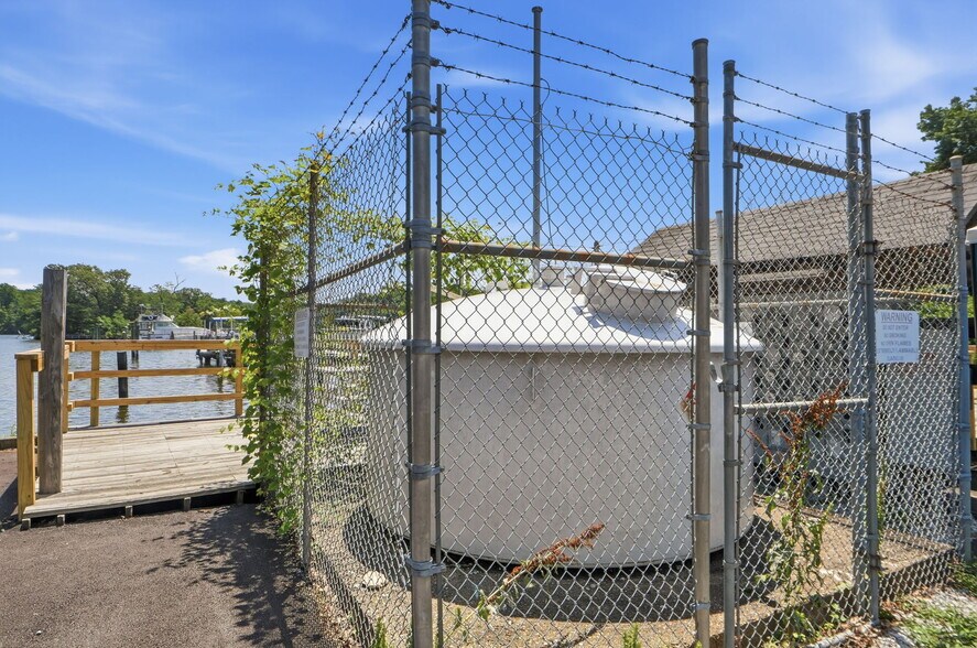 More Photos Of 7813 Leymar Rd, Glen Burnie Marina For Sale