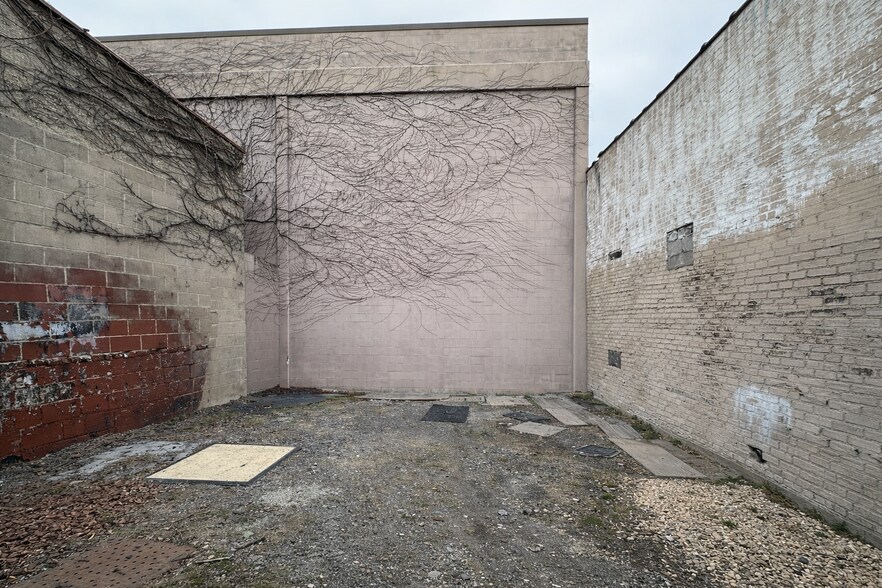 More Photos Of 27 Sands St, Staten Island Auto Repair For Sale