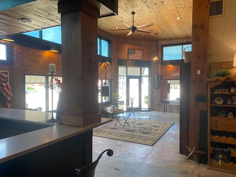 More Photos Of 301 N Washington Ave, Wellington General Retail For Sale