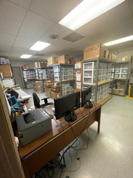More Photos Of 401 Commerce Way, Longwood Light Manufacturing For Sale