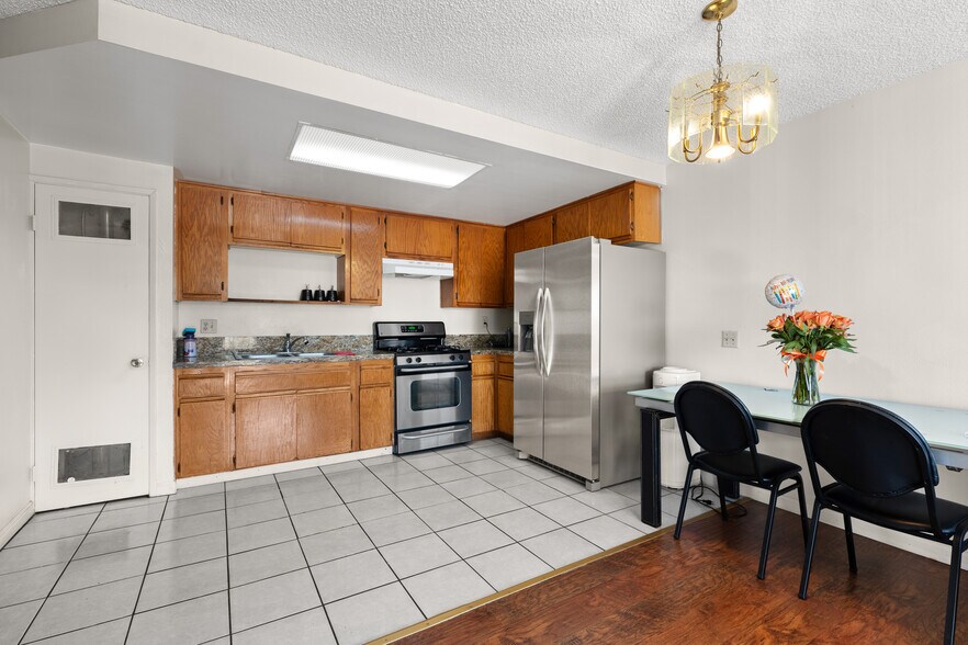 More Photos Of 420 W Windsor Rd, Glendale Apartments For Sale