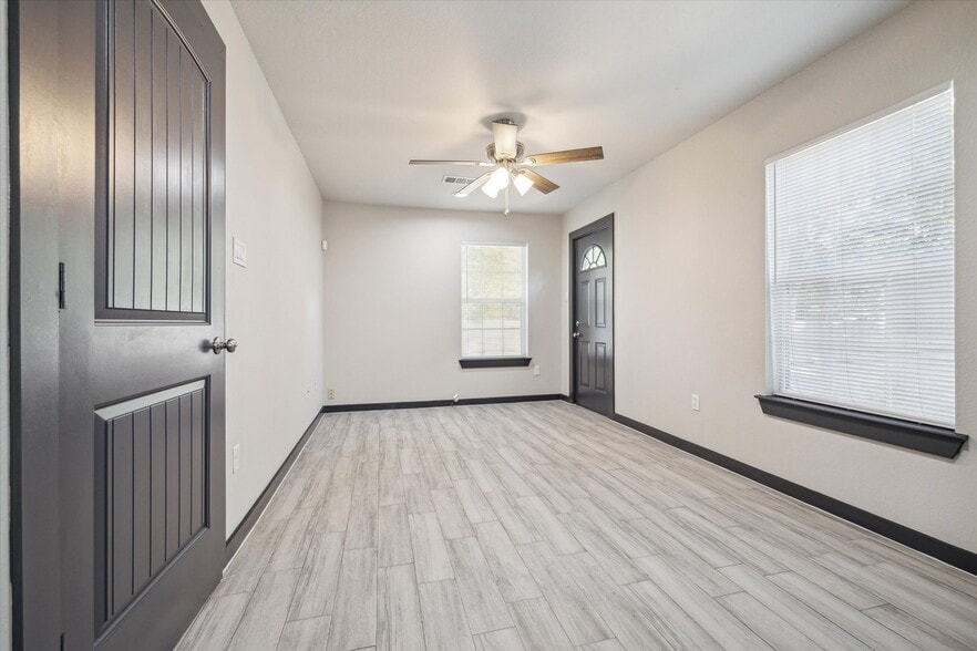 More Photos Of 4610 Denmark St, Houston Multifamily For Sale