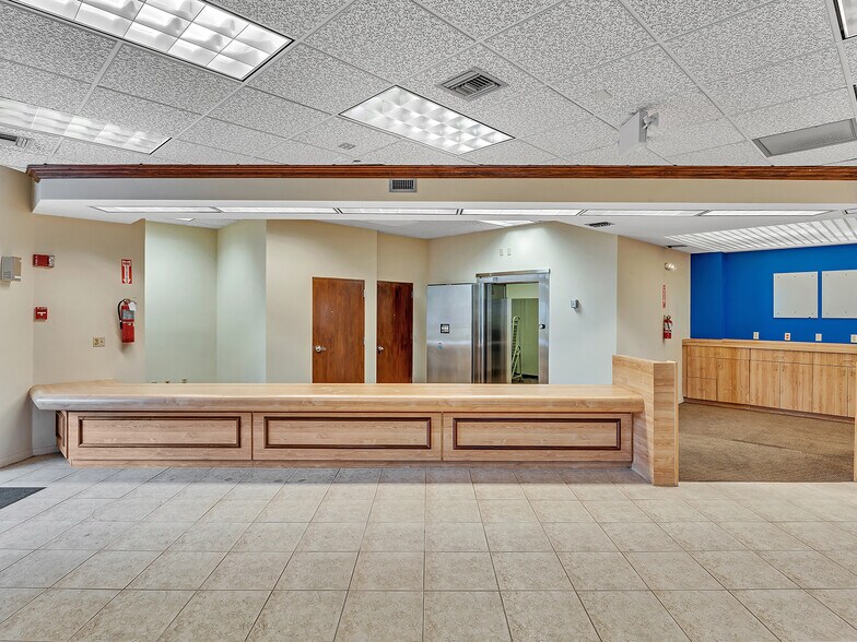 More Photos Of 4699 Nob Hill Rd, Sunrise Medical For Sale