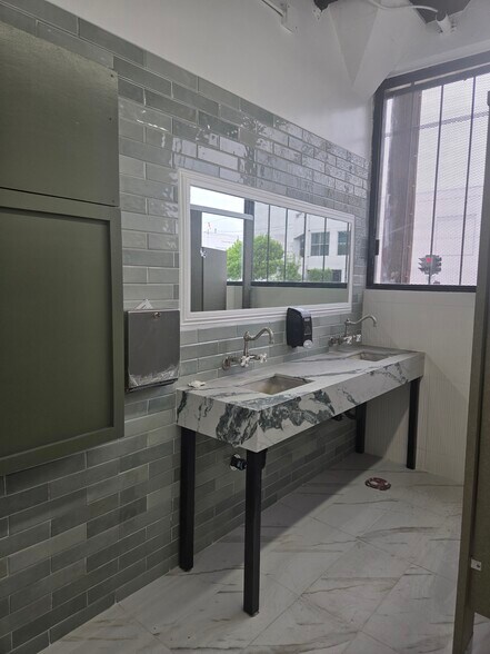 More Photos Of 4500 District Blvd, Vernon Manufacturing For Lease