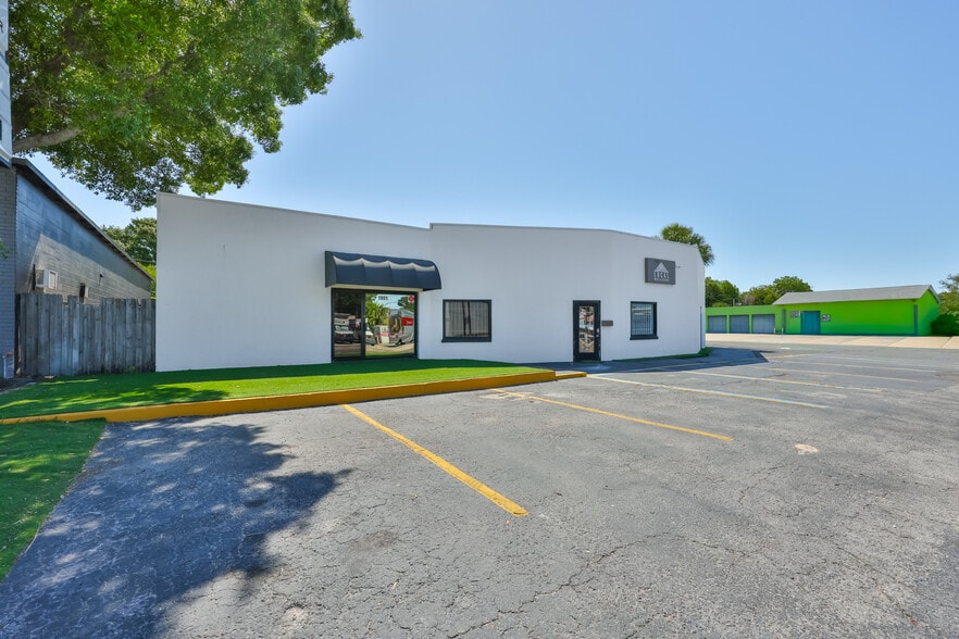 More Photos Of 1801 28th St N, Saint Petersburg Showroom For Sale