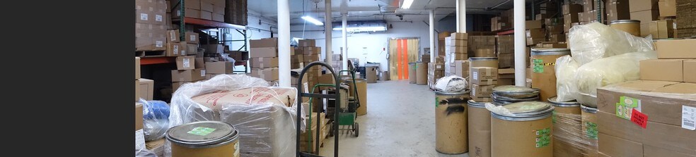 More Photos Of 22 Woodhull St, Brooklyn Showroom For Lease