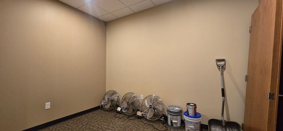 More Photos Of 700 Norway Dr, Annandale Freestanding For Lease