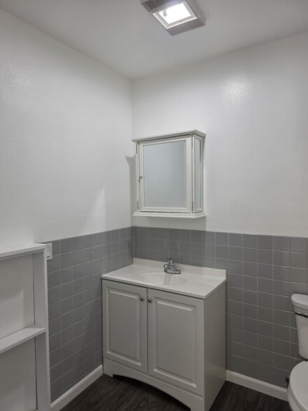 More Photos Of 1711 Winona Blvd, Los Angeles Loft Creative Space For Lease