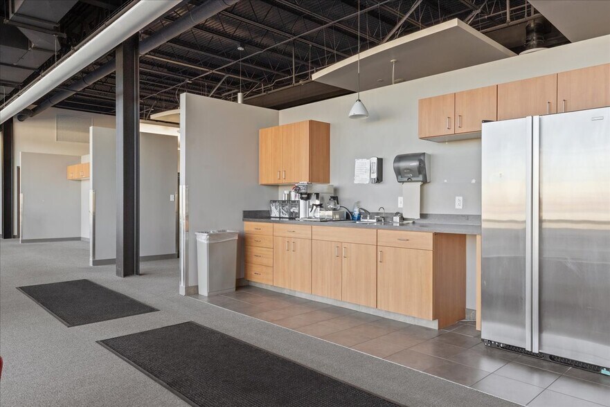 More Photos Of 300 Morrie Ave, Cheyenne Office For Sale