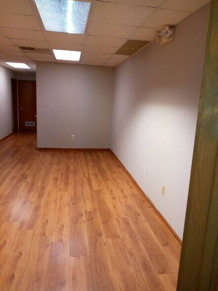 More Photos Of 16638-16664 Fifteen Mile Rd, Fraser Medical For Lease