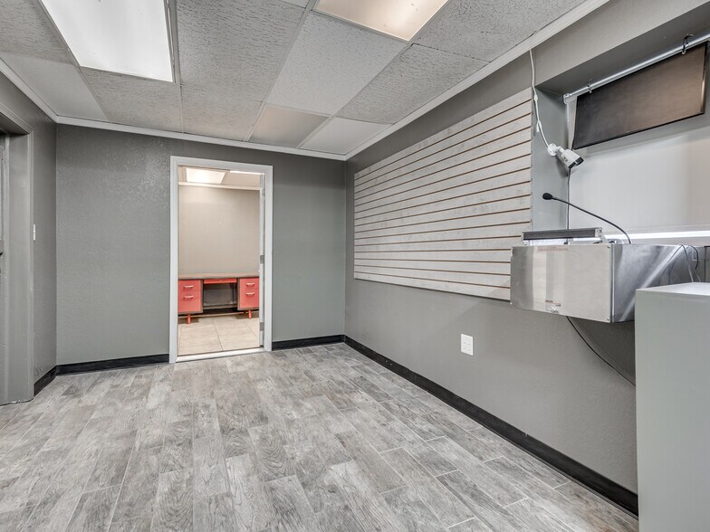 More Photos Of 424 SE 29th St, Oklahoma City Flex For Sale