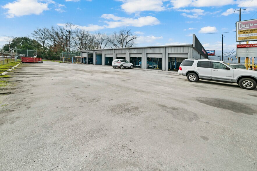 More Photos Of 3237 W Bay St, Savannah Warehouse For Sale