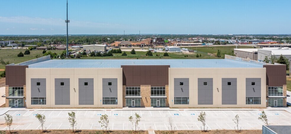 More Photos Of 9201 Polaris Dr, Oklahoma City Distribution For Lease