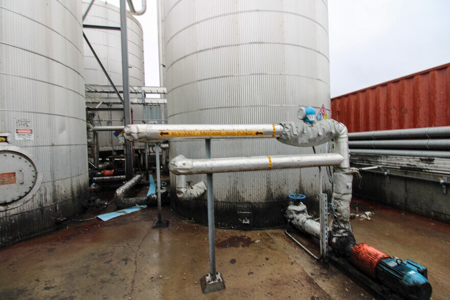 More Photos Of 5640 44th Ave S, Clinton Office For Sale