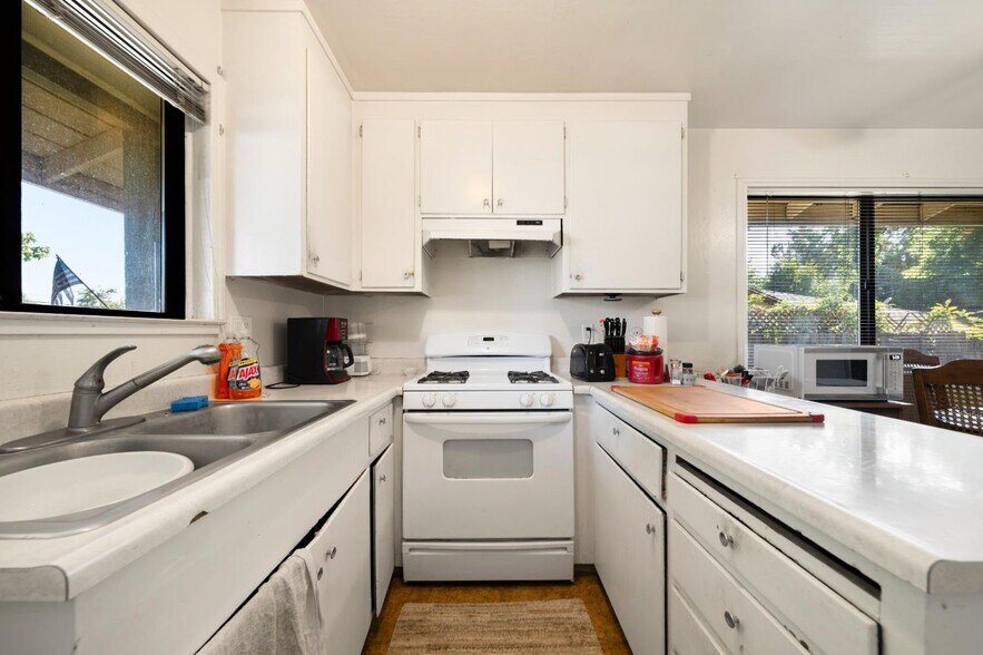 More Photos Of 5743 Woodleigh Dr, Carmichael Multifamily For Sale