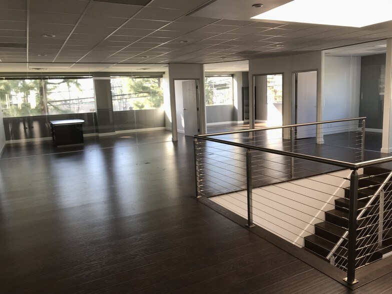 More Photos Of 1071 N Batavia St, Orange Flex For Lease