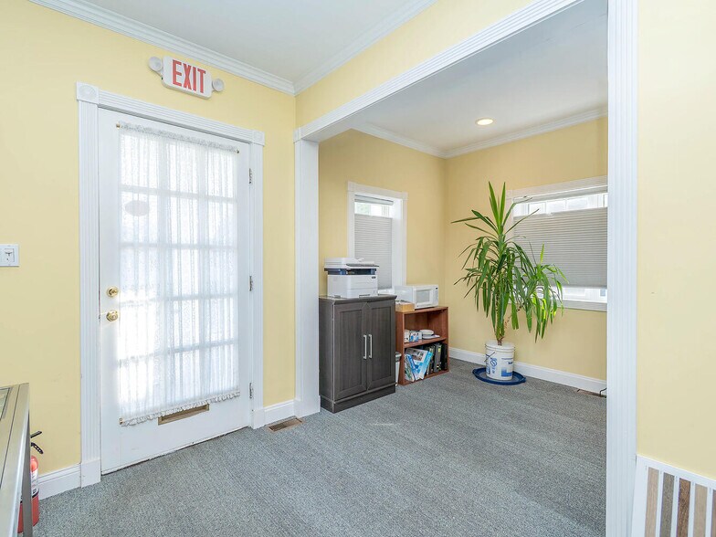 More Photos Of 17 S Maryland Ave, Port Washington Loft Creative Space For Sale