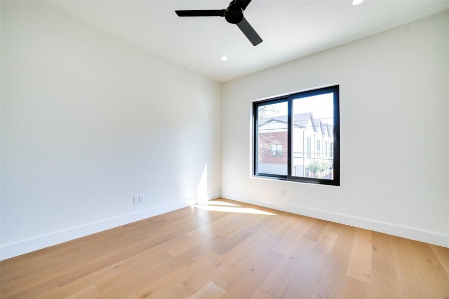 More Photos Of 3825 Munger Ave, Dallas Multifamily For Sale