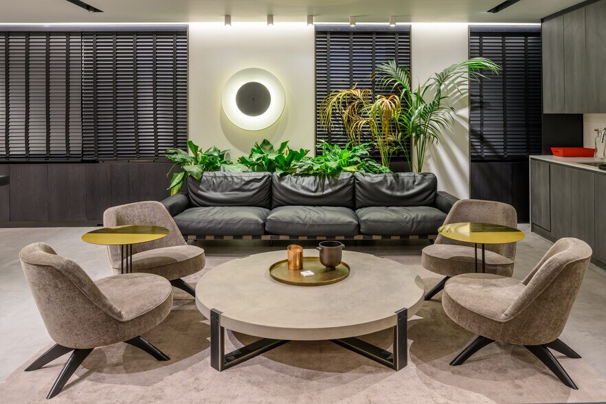 More Photos Of 551 Madison Ave, New York Office For Lease