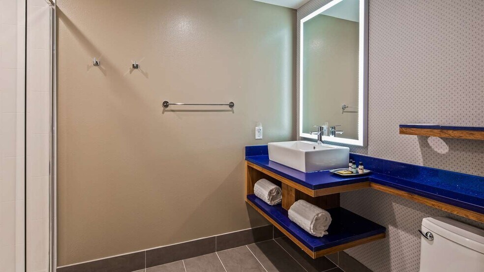 More Photos Of 18705 E Admiral Pl, Catoosa Hotel For Sale